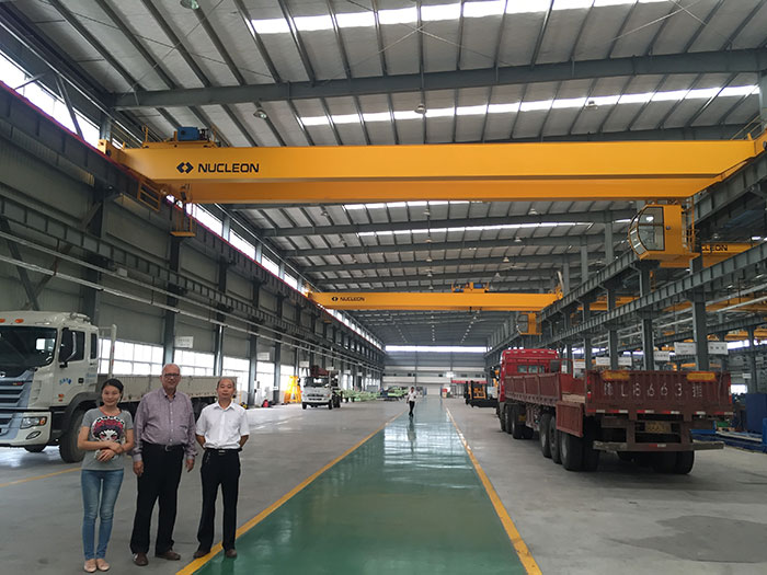 8 m³ electro-hydraulic grab cranes delivery to Pakistan